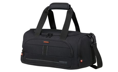 Opfylder Ryanairs og Wizz Airs størrelseskrav for gratis håndbagage om bord.