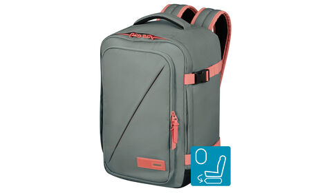 Opfylder Ryanairs størrelseskrav for gratis håndbagage om bord.