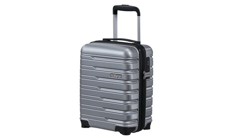 Opfylder Ryanairs og Wizz Airs størrelseskrav for gratis håndbagage om bord.