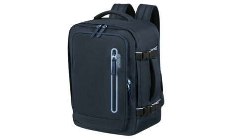 Opfylder Ryanairs og Wizz Airs størrelseskrav for gratis håndbagage om bord.