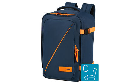 Opfylder Ryanairs størrelseskrav for gratis håndbagage om bord.