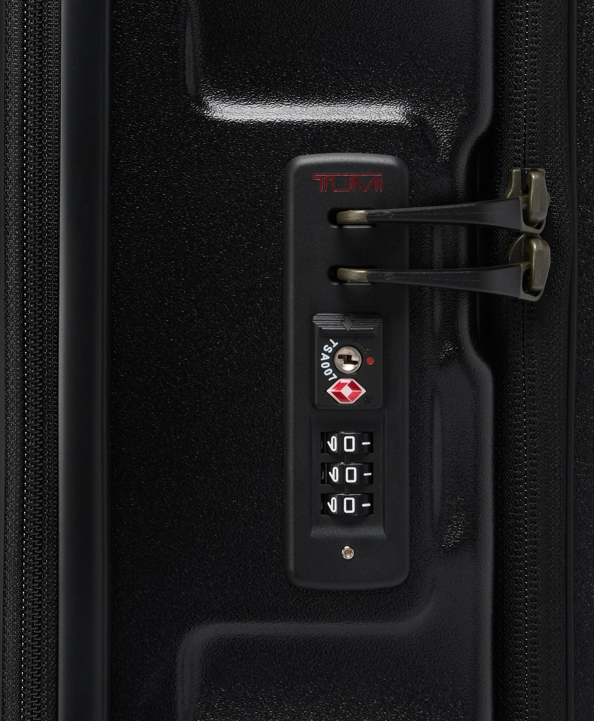 19 Degree Front Access Ekspanderbar kuffert med 4 hjul 66 cm