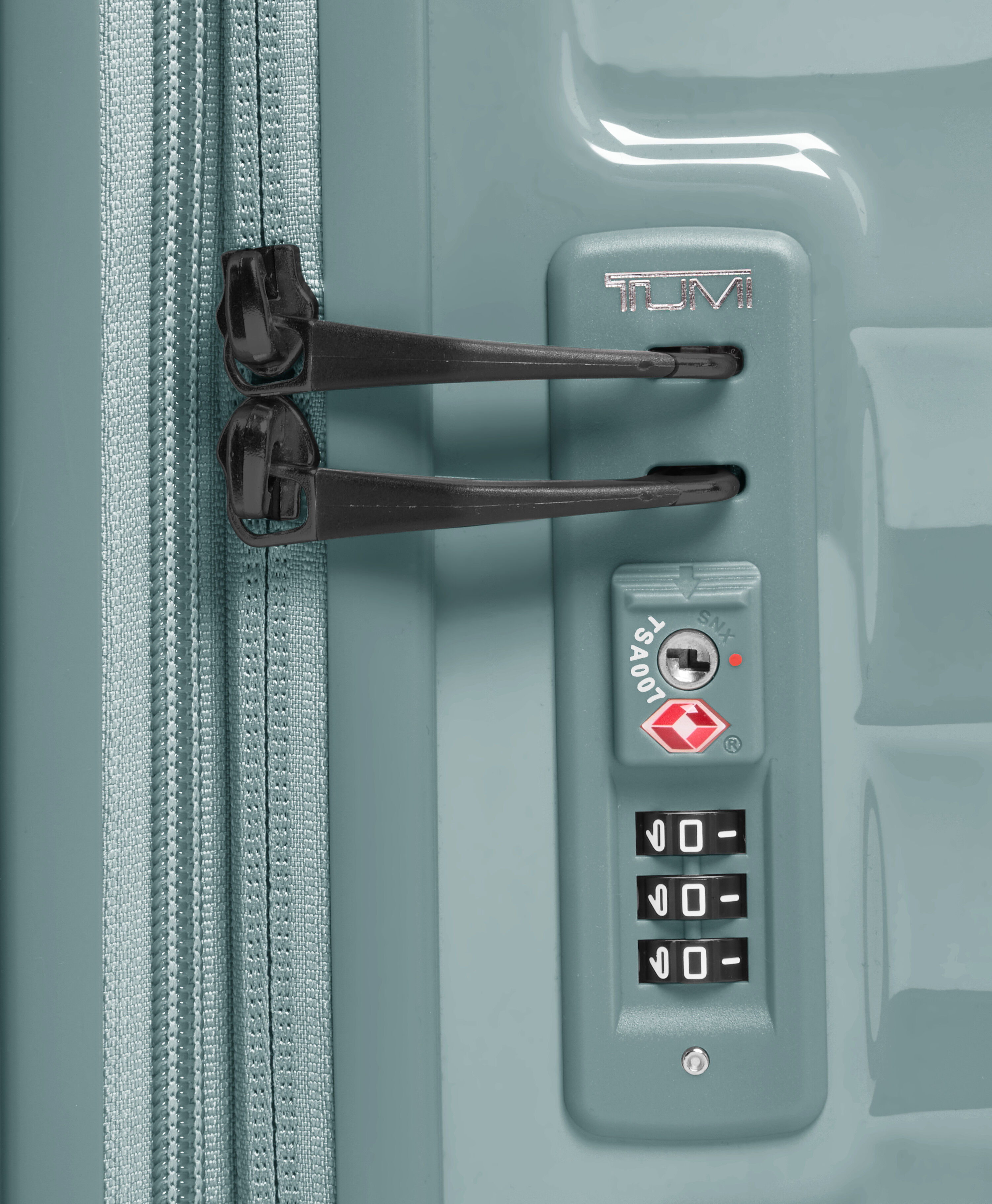 19 Degree Front Access Ekspanderbar kuffert med 4 hjul 66 cm